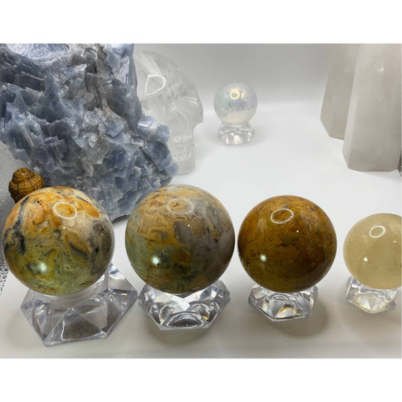 Clear resin sphere stand/holder - Small - Picture 4 of 4